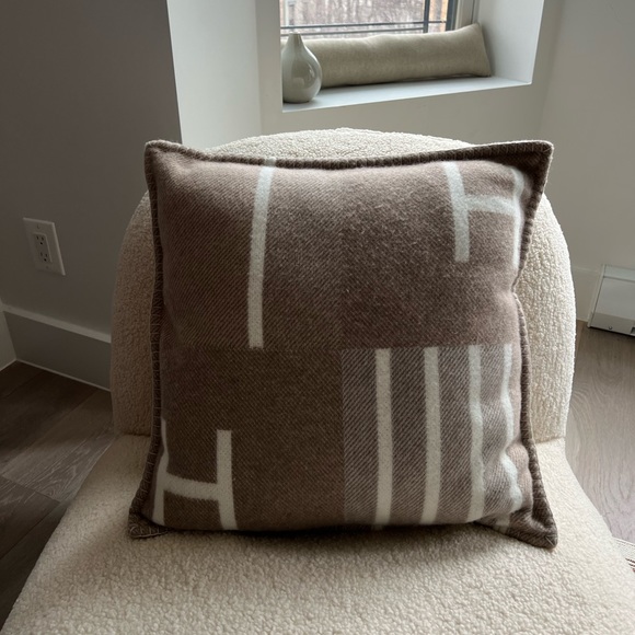 Hermès Brand New Avalon Vibration Pillow - Picture 5 of 7